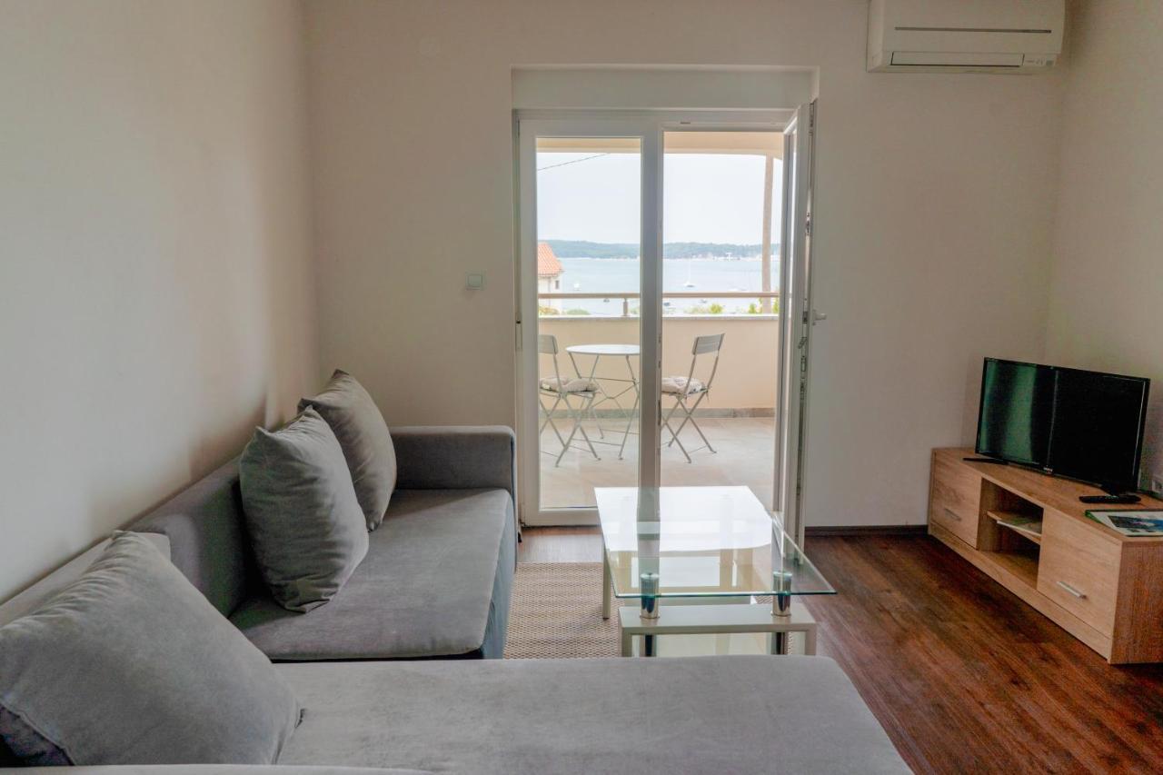 Villa Livi - Luxury Sea View Appartments Медулин Экстерьер фото