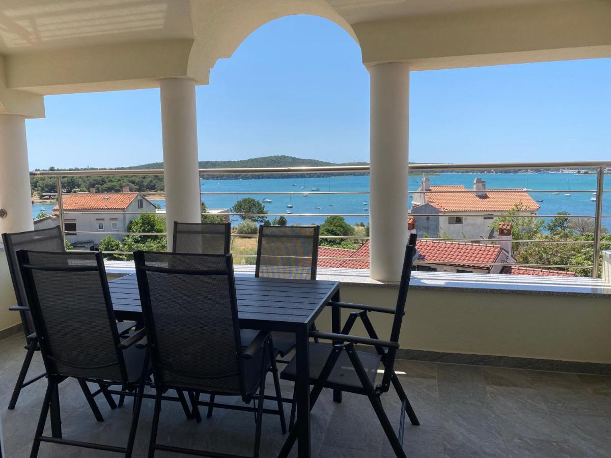 Villa Livi - Luxury Sea View Appartments Медулин Экстерьер фото